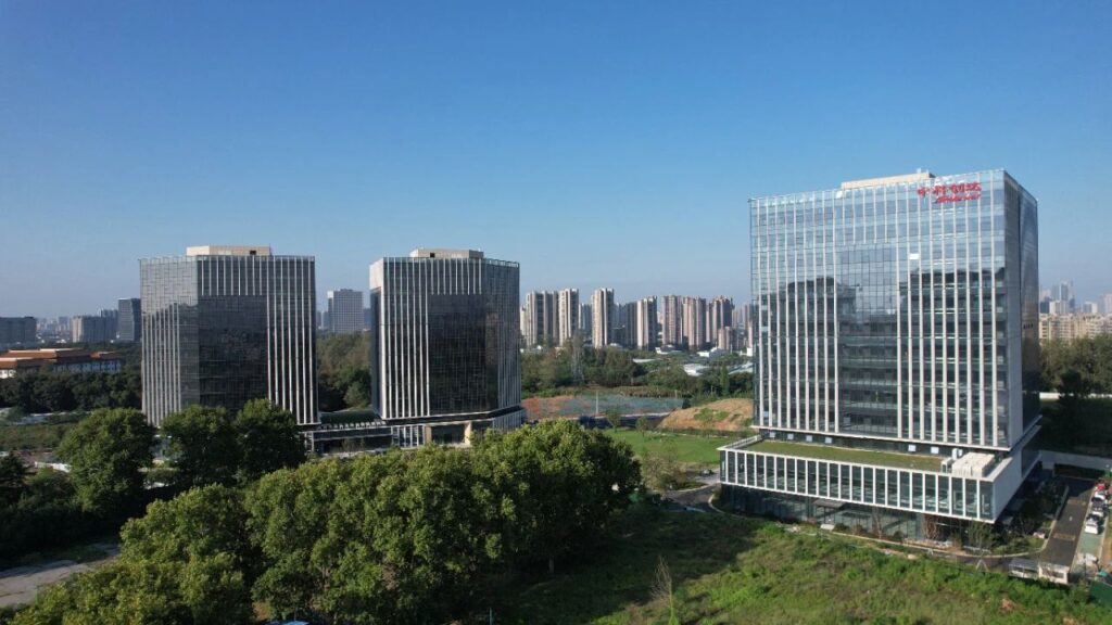 南京市委书记周红波一行到访中科尊龙凯时人生就是搏南京智能汽车产业园插图2